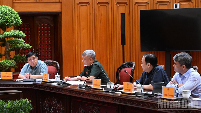 Lãnh đạo Chính phủ, các bộ, ngành tham dự cuộc họp. (Ảnh: TRẦN HẢI)