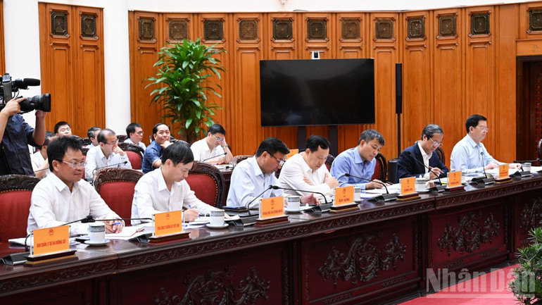 Lãnh đạo Chính phủ, các bộ, ngành, cơ quan, tổng công ty tham dự cuộc họp. (Ảnh: TRẦN HẢI)