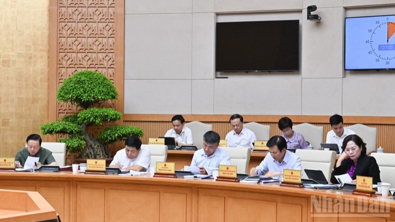 Các thành viên Chính phủ, các đại biểu tham dự phiên họp. (Ảnh: Trần Hải) ndo_br_a5-1607.jpg