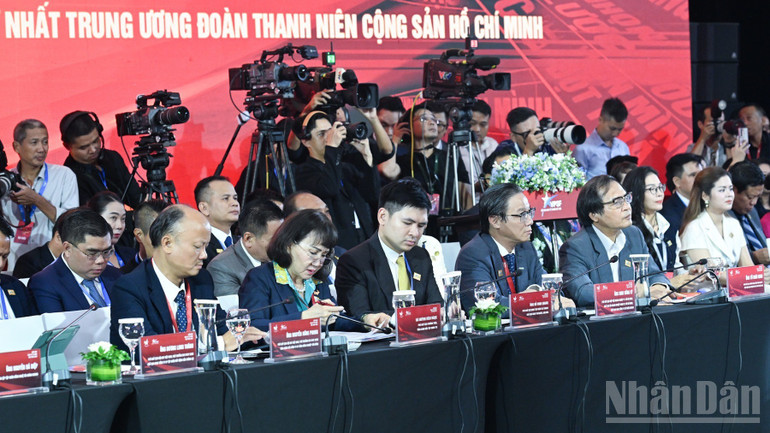 Lãnh đạo các tập đoàn, doanh nghiệp tư nhân tham dự Diễn đàn Kinh tế tư nhân Việt Nam 2025. (Ảnh: TRẦN HẢI) ndo_br_a5-9956.jpg