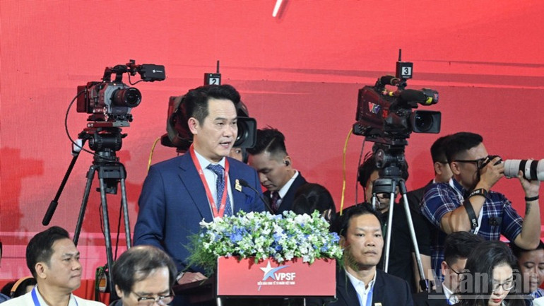 Chủ tịch Hội Doanh nhân trẻ Việt Nam Đặng Hồng Anh phát biểu tại Diễn đàn. (Ảnh: TRẦN HẢI) ndo_br_a4-6576.jpg