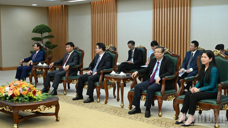 Lãnh đạo các bộ, ngành Việt Nam tham dự buổi tiếp. (Ảnh: TRẦN HẢI) ndo_br_b5-7767.jpg