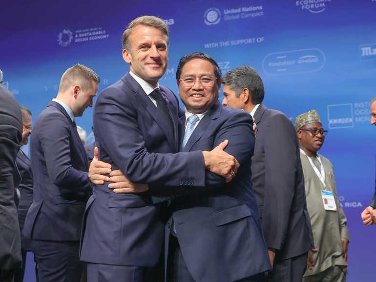 Thủ tướng Phạm Minh Chính và Tổng thống Pháp Emmanuel Macron. (Ảnh: VGP/Nhật Bắc) hop7.jpg