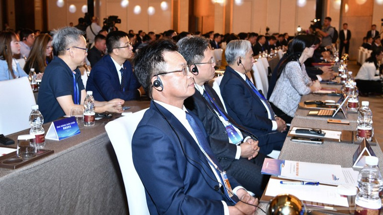 Đại diện lãnh đạo các tập đoàn, doanh nghiệp lớn của Việt Nam tham dự diễn đàn. (Ảnh: THANH GIANG) ndo_br_anh-7-4464.jpg