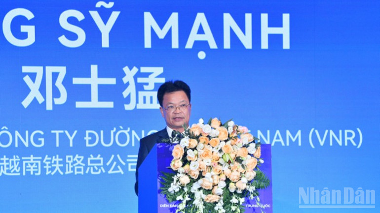 Chủ tịch Hội đồng thành viên Tổng Công ty Đường sắt Việt Nam phát biểu tại diễn đàn. (Ảnh: THANH GIANG) ndo_br_anh-2-5720.jpg