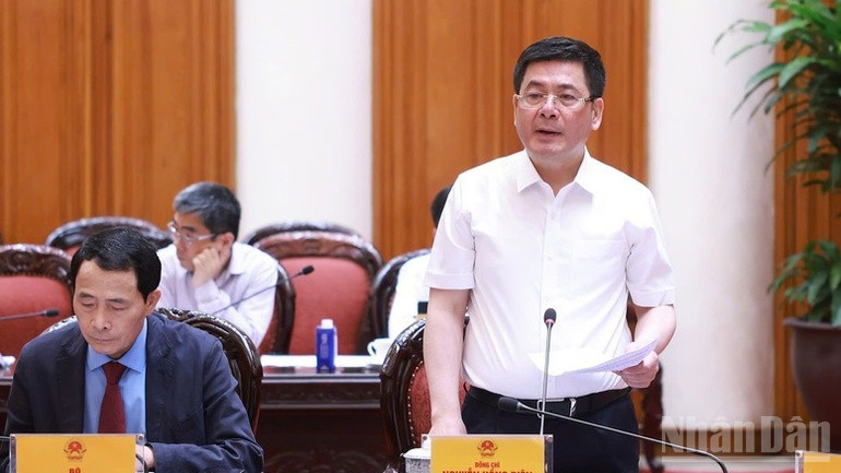 Bộ trưởng Công thương Nguyễn Hồng Diên phát biểu ý kiến tại cuộc họp. (Ảnh: Trần Hải) ndo_br_c4-5856.jpg