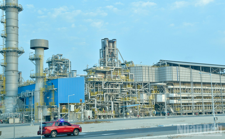 Et område av Al-Zour petrokjemiske raffinerikompleks. (Foto: THANH GIANG) Một khu thuộc Tổ hợp lọc hóa dầu Al‑Zour. (Ảnh: THANH GIANG)