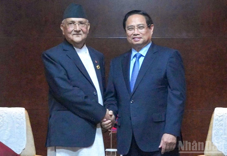 Thủ tướng Phạm Minh Chính tiếp Thủ tướng Nepal Khadga Prasad Sharma Oli. (Ảnh: Nhật Bắc) ndo_br_n1.jpg