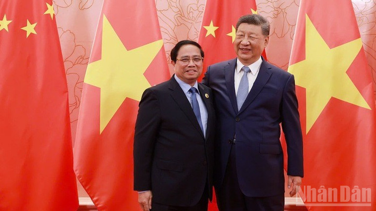 Tổng Bí thư, Chủ tịch nước Tập Cận Bình bày tỏ hoan nghênh Thủ tướng Phạm Minh Chính dẫn đầu Đoàn đại biểu cấp cao Việt Nam tham dự Hội nghị Thượng đỉnh SCO; thể hiện sự coi trọng cao độ của Việt Nam đối với phát triển quan hệ Việt–Trung, sự ủng hộ tích cực đối với các hội nghị do Trung Quốc tổ chức. (Ảnh: Nhật Bắc) ndo_br_aa3-6106.jpg