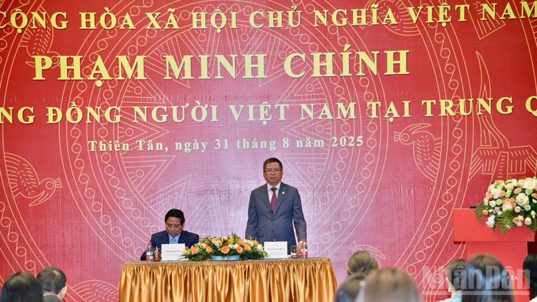 Đại sứ Việt Nam tại Trung Quốc Phạm Thanh Bình phát biểu ý kiến tại cuộc gặp gỡ. (Ảnh: THANH GIANG) ndo_br_a2-685-1673.jpg