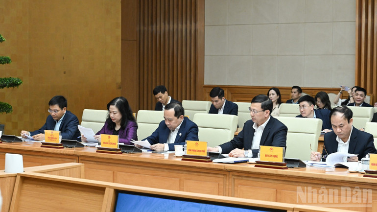 Lãnh đạo các bộ, ngành tham dự phiên họp. (Ảnh: TRẦN HẢI)