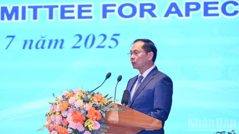 Phó Thủ tướng Chính phủ, Bộ trưởng Ngoại giao, Chủ tịch Ủy ban Quốc gia APEC 2027 Bùi Thanh Sơn phát biểu ý kiến tại buổi lễ. (Ảnh: TRẦN HẢI) ndo_br_b4-7626.jpg