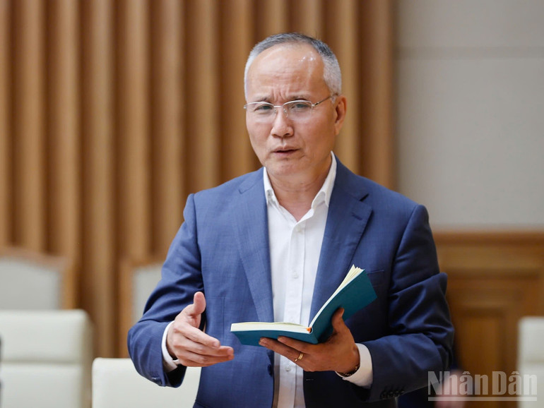 &Ocirc;ng Trần Quốc Kh&aacute;nh, Thường trực Hội đồng Tư vấn ch&iacute;nh s&aacute;ch đ&oacute;ng g&oacute;p &yacute; kiến tại cuộc họp. (Ảnh: Trần Hải)