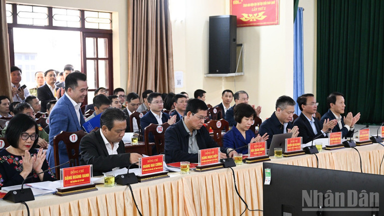 Đại diện l&atilde;nh đạo c&aacute;c bộ, ng&agrave;nh Trung ương tham dự cuộc l&agrave;m việc. (Ảnh: Trần Hải)