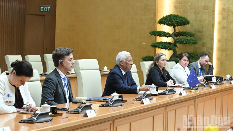 Chủ tịch António Costa và Đoàn đại biểu Hội đồng châu Âu tại cuộc hội kiến. (Ảnh: TRẦN HẢI)