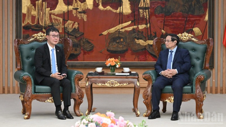 Thủ tướng Phạm Minh Chính tiếp ông Kim Hyoung-nyon, Phó Chủ tịch Tập đoàn Dunamu. (Ảnh: Trần Hải) ndo_br_b2-69.jpg