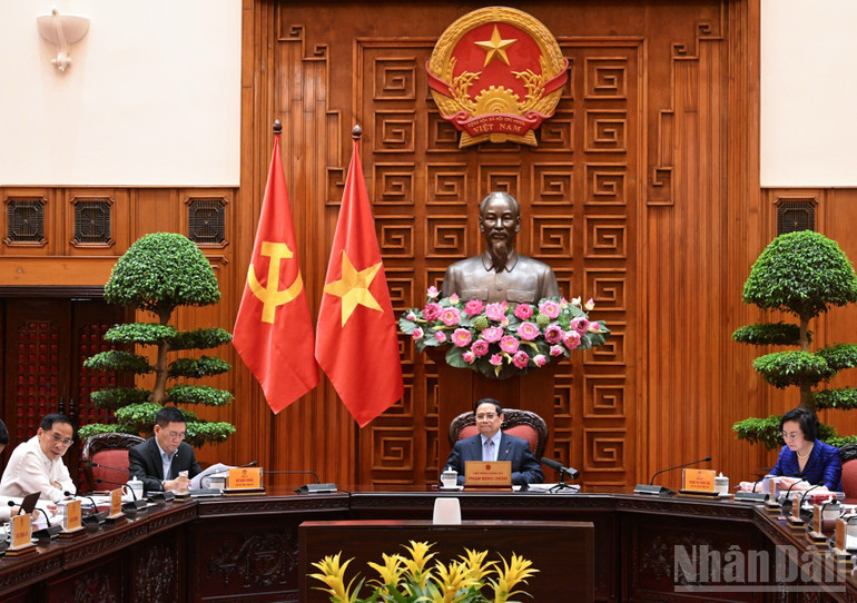 Thủ tướng Phạm Minh Chính chủ trì cuộc họp. (Ảnh: Trần Hải)