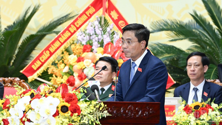 Bí thư Tỉnh ủy Thanh Hóa Nguyễn Doãn Anh phát biểu ý kiến khai mạc Đại hội đại biểu Đảng bộ tỉnh Thanh Hóa lần thứ XX, nhiệm kỳ 2025-2030. (Ảnh: TRẦN HẢI) ndo_br_b3-1150.jpg