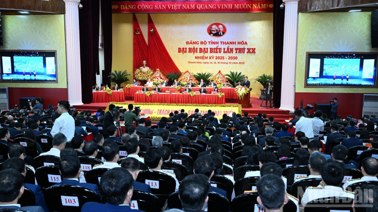 Quang cảnh Đại hội đại biểu Đảng bộ tỉnh Thanh Hóa lần thứ XX. (Ảnh: TRẦN HẢI) ndo_br_a1-7004.jpg