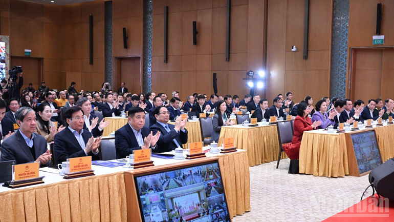 Thủ tướng Chính phủ Phạm Minh Chính, các đồng chí lãnh đạo, đại biểu tham dự buổi lễ. (Ảnh: TRẦN HẢI)