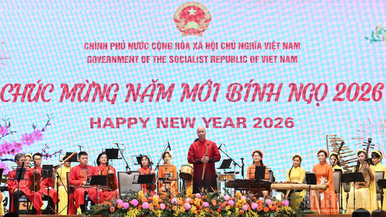 Một tiết mục văn nghệ đặc sắc được biểu diễn tại tiệc chiêu đãi. (Ảnh: Trần Hải)