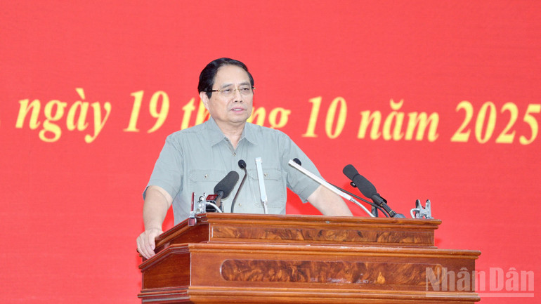 Thủ tướng Phạm Minh Chính phát biểu ý kiến chỉ đạo hội nghị. (Ảnh: THANH GIANG) ndo_br_b2-4223.jpg