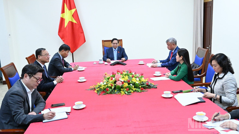 Scene of the phone call. (Photo: TRAN HAI) Quang cảnh cuộc điện đàm. (Ảnh: TRẦN HẢI)