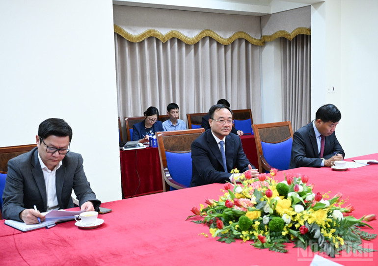 Representatives of leaders of ministries, branches and agencies attended the phone call. (Photo: TRAN HAI) Đại diện lãnh đạo các bộ, ngành, cơ quan tham dự cuộc điện đàm. (Ảnh: TRẦN HẢI)