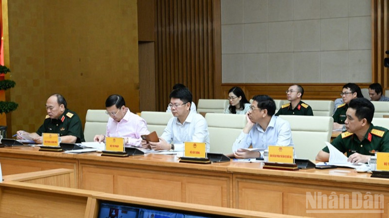 Đại diện lãnh đạo các bộ, ngành, cơ quan, đơn vị tham dự phiên họp. (Ảnh: TRẦN HẢI) ndo_br_a7-8178-925.jpg