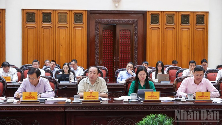 Lãnh đạo Văn phòng Chính phủ tham dự cuộc họp. (Ảnh: TRẦN HẢI) ndo_br_b5-2726.jpg