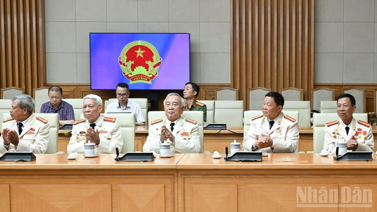 Các cán bộ Công an chi viện chiến trường miền nam tham dự buổi gặp mặt. (Ảnh: Trần Hải) ndo_br_c5-4807.jpg