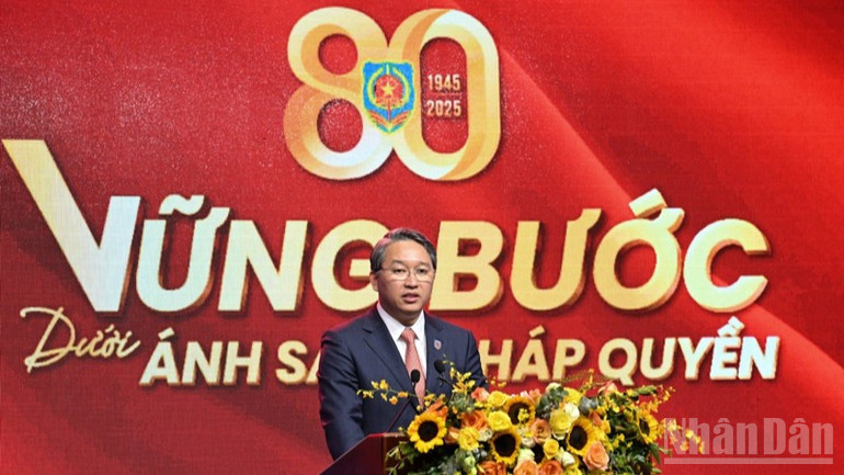 Bộ trưởng Tư pháp Nguyễn Hải Ninh phát biểu ý kiến tại buổi lễ. (Ảnh: TRẦN HẢI) ndo_br_a7-8515.jpg