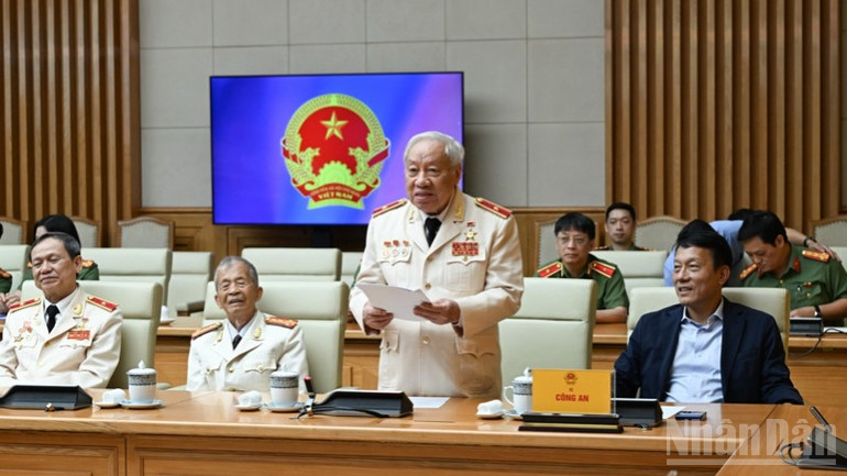 Thiếu tướng Phan Văn Lai, Anh hùng Lực lượng vũ trang nhân dân, Trưởng ban Liên lạc Công an chi viện chiến trường miền nam phát biểu ý kiến tại buổi gặp mặt (Ảnh: Trần Hải) ndo_br_c3-36.jpg