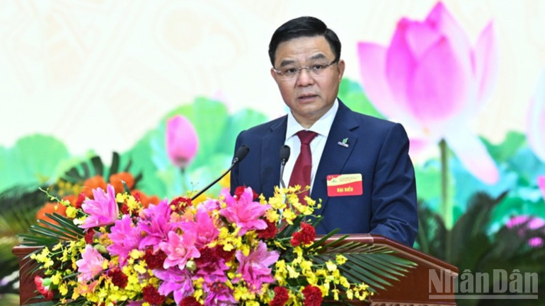 Bí thư Đảng ủy, Chủ tịch Hội đồng thành viên Tập đoàn Công nghiệp-Năng lượng Quốc gia Việt Nam Lê Mạnh Hùng phát biểu khai mạc Đại hội. (Ảnh: Trần Hải) Bí thư Đảng ủy, Chủ tịch Hội đồng thành viên Tập đoàn Công nghiệp-Năng lượng Quốc gia Việt Nam Lê Mạnh Hùng phát biểu khai mạc Đại hội. (Ảnh: Trần Hải)