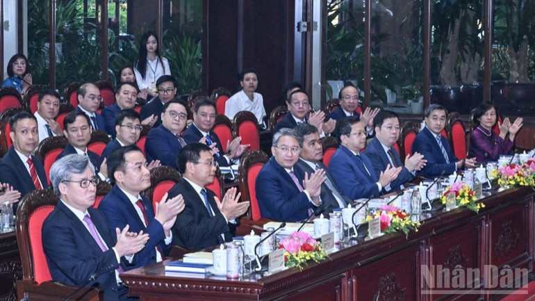 Các đồng chí lãnh đạo, đại biểu tham dự Đại hội. (Ảnh: Trần Hải) Các đồng chí lãnh đạo, đại biểu tham dự Đại hội. (Ảnh: Trần Hải)