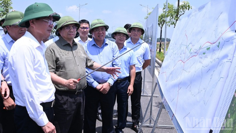 Thủ tướng Phạm Minh Chính cho ý kiến chỉ đạo về Dự án tuyến đường sắt khổ tiêu chuẩn Lào Cai-Hà Nội-Hải Phòng đi qua địa bàn tỉnh Phú Thọ. ndo_br_b1-3985.jpg