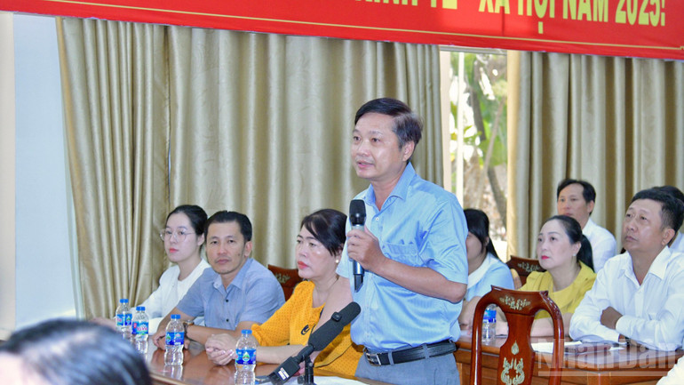 Đại diện cử tri thành phố Cần Thơ kiến nghị tới Thủ tướng Phạm Minh Chính, Đoàn đại biểu Quốc hội thành phố nhiều vấn đề liên quan lĩnh vực giáo dục đào tạo và y tế. (Ảnh THANH GIANG)