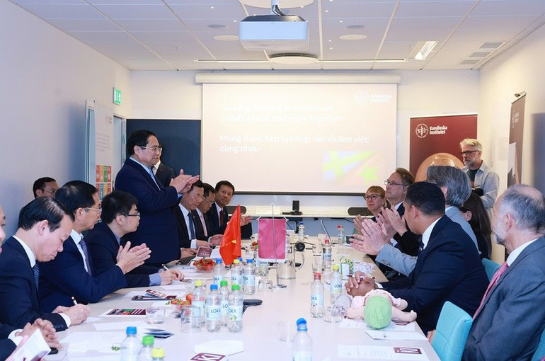 Thủ tướng mong Viện Karolinska sẽ tiếp tục là một trong những đối tác hàng đầu của Việt Nam trong lĩnh vực y tế, đạt kết quả cụ thể. (Ảnh: TTXVN) b4.jpg