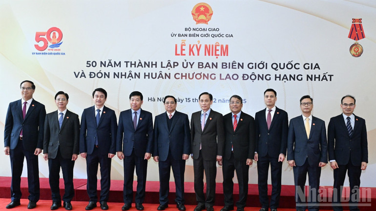 Thủ tướng Phạm Minh Chính cùng lãnh đạo Bộ Ngoại giao, Ủy ban Biên giới quốc gia tại Lễ kỷ niệm. (Ảnh: TRẦN HẢI)