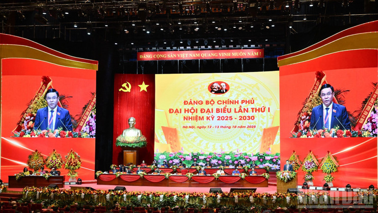 Các đại biểu tham luận trong phiên buổi chiều. (Ảnh: TRẦN HẢI) ndo_br_aa3-2826.jpg
