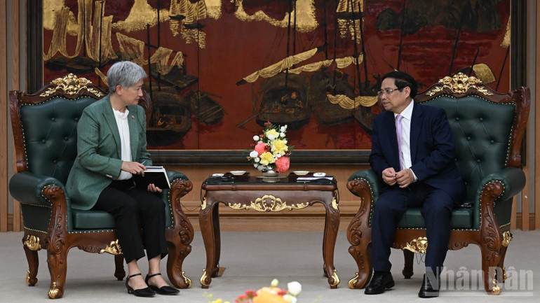 Thủ tướng Chính phủ Phạm Minh Chính tiếp Bộ trưởng Ngoại giao Australia Penny Wong. (Ảnh: TRẦN HẢI)