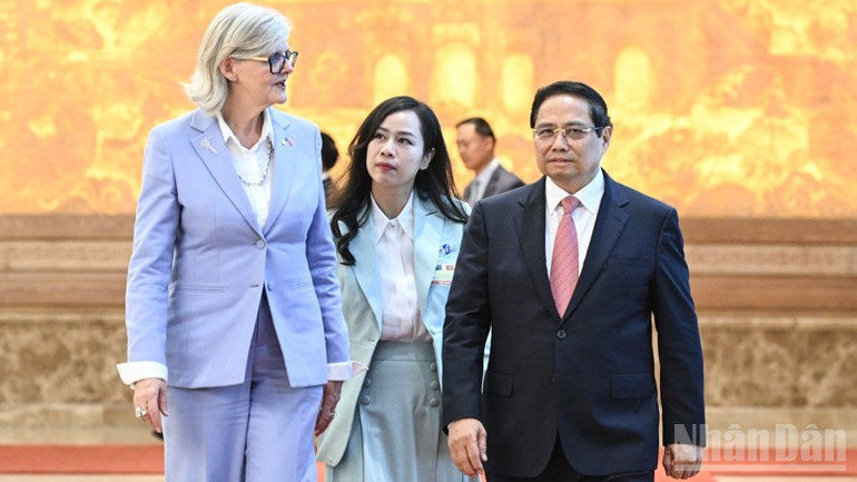 Thủ tướng Phạm Minh Chính tiễn Toàn quyền Australia Sam Mostyn sau khi kết thúc hội kiến. (Ảnh: TRẦN HẢI) Thủ tướng Phạm Minh Chính tiễn Toàn quyền Australia Sam Mostyn sau khi kết thúc hội kiến. (Ảnh: TRẦN HẢI)