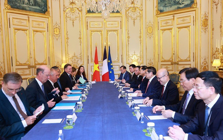Thủ tướng Phạm Minh Chính hội đàm với Thủ tướng Pháp Francois Bayrou tại điện Matignon. (Ảnh: VGP/Nhật Bắc) abc5.jpg