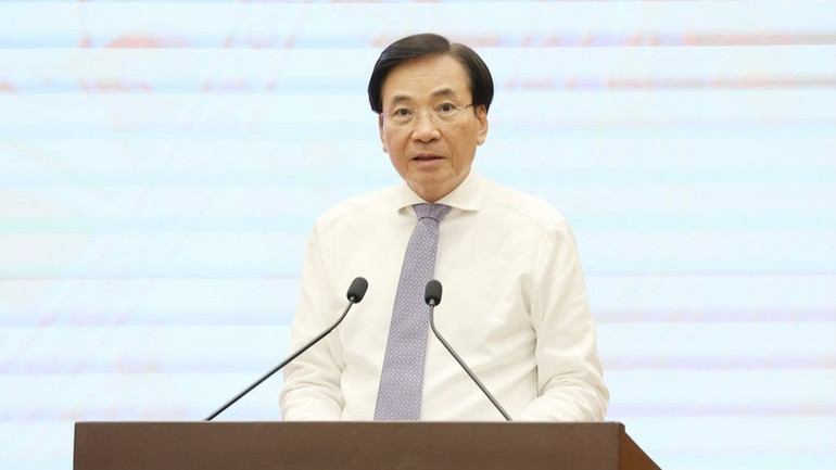 Bộ trưởng, Chủ nhiệm Văn phòng Chính phủ Trần Văn Sơn phát biểu ý kiến tại họp báo (Ảnh: VGP). bo-truong-chu-nhiem-3846.jpg