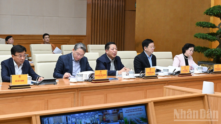 Các Phó Thủ tướng, lãnh đạo các bộ, ngành tham dự phiên họp. (Ảnh: Trần Hải)