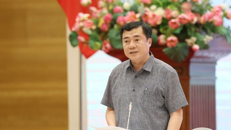 Thứ trưởng Công thương Nguyễn Sinh Nhật Tân trả lời câu hỏi của các nhà báo tại buổi họp báo (Ảnh: VGP). nhat-tan-8329.jpg