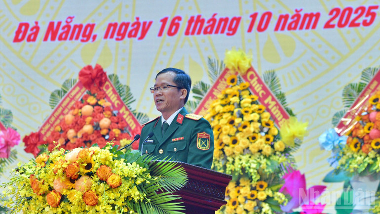 Đại tá Lương Đình Chung, Chính ủy Quân khu 5 đọc diễn văn tại Lễ kỷ niệm. ndo_br_a4-7702.jpg