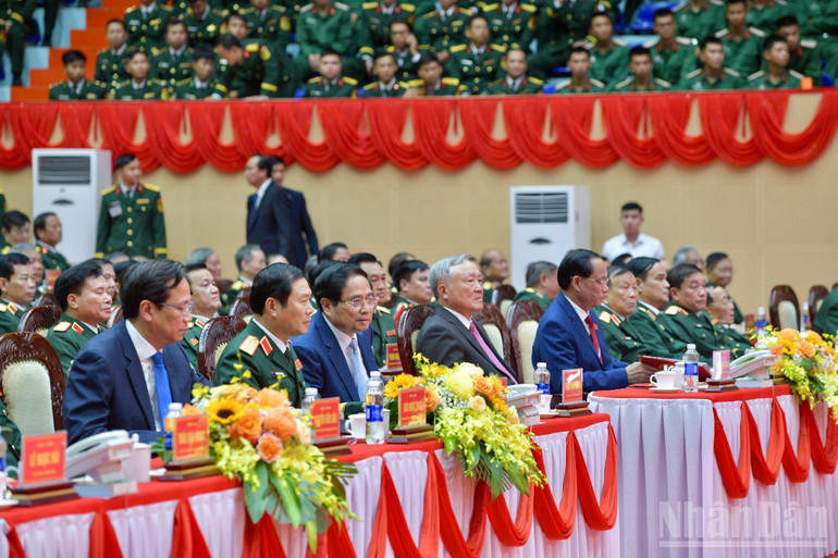 Thủ tướng Phạm Minh Chính, các đồng chí lãnh đạo tham dự Lễ kỷ niệm 80 năm Ngày truyền thống Lực lượng vũ trang Quân khu 5. ndo_br_a1.jpg