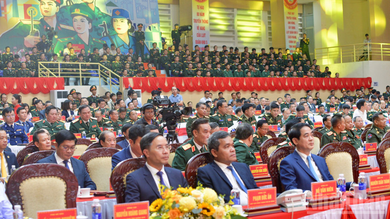 Các đồng chí lãnh đạo, đại biểu tham dự Lễ kỷ niệm. ndo_br_a2-7900.jpg
