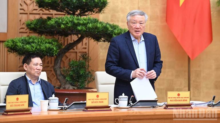 Phó Thủ tướng Thường trực Chính phủ Nguyễn Hòa Bình phát biểu ý kiến tại phiên họp. (Ảnh: Trần Hải)